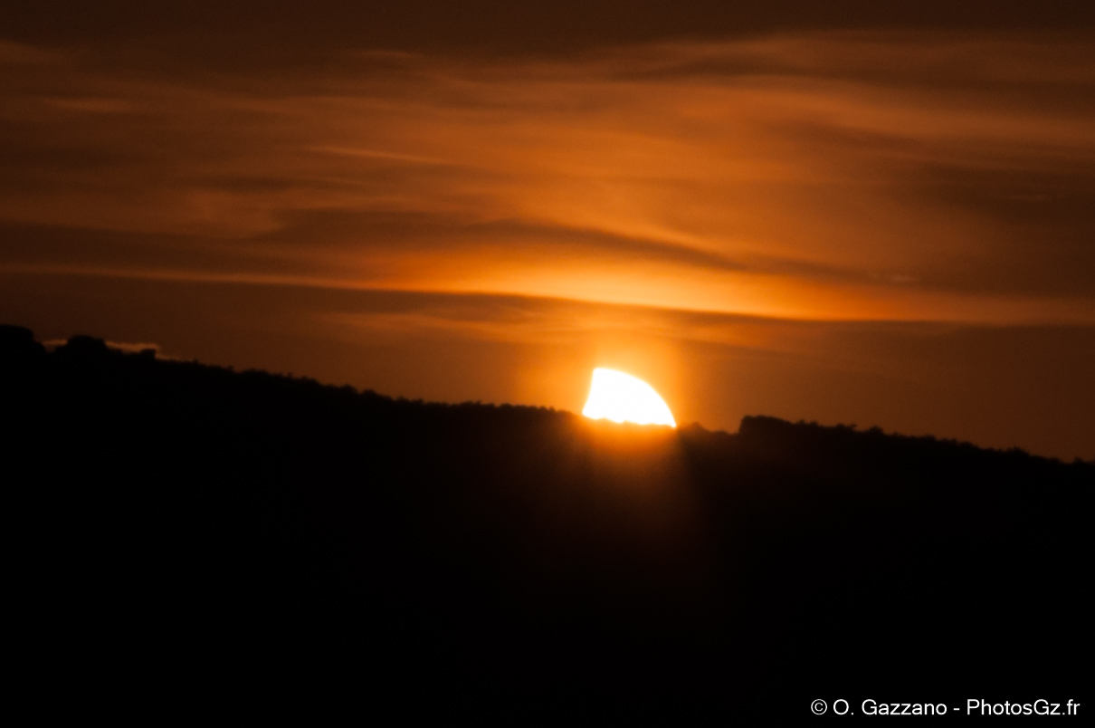 Coucher du soleil avec eclipse ! / Arches National Park, Utah
