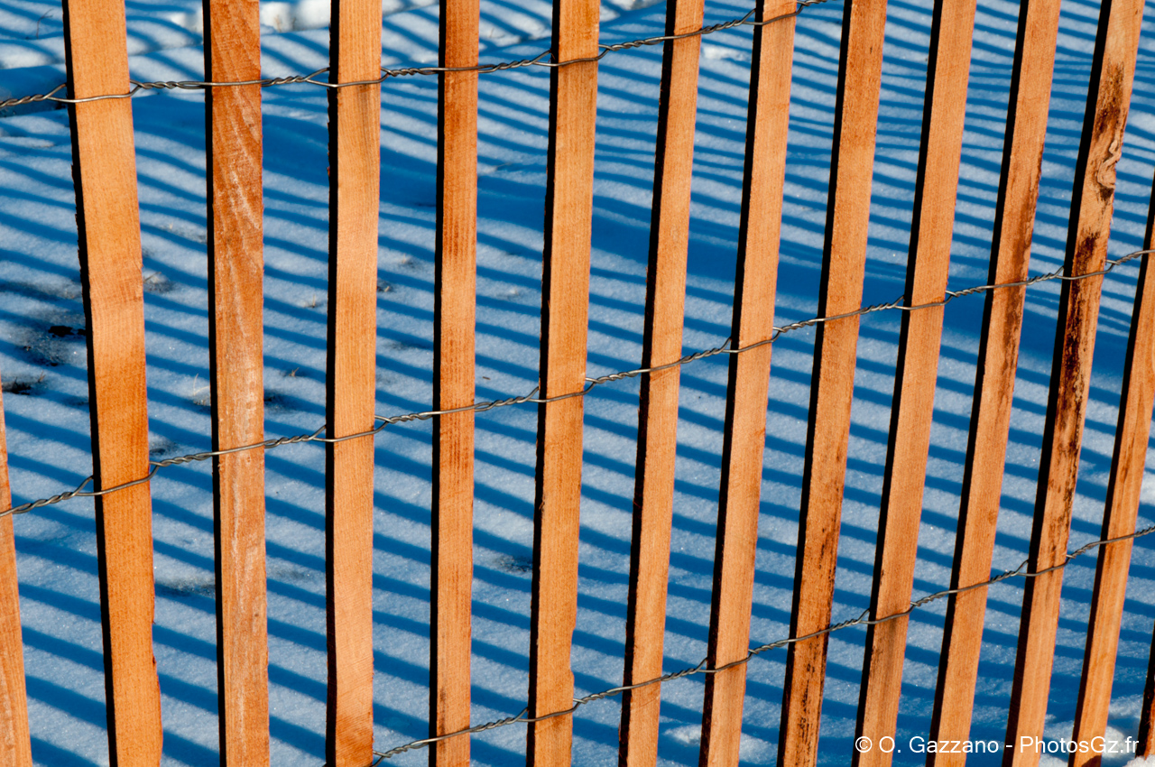 Barrière et son ombre dans la neige - Washington DC