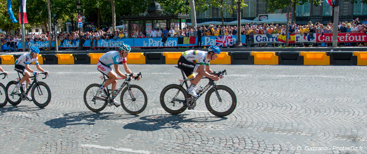 Tête du Tour de France sur les Champs Elysées