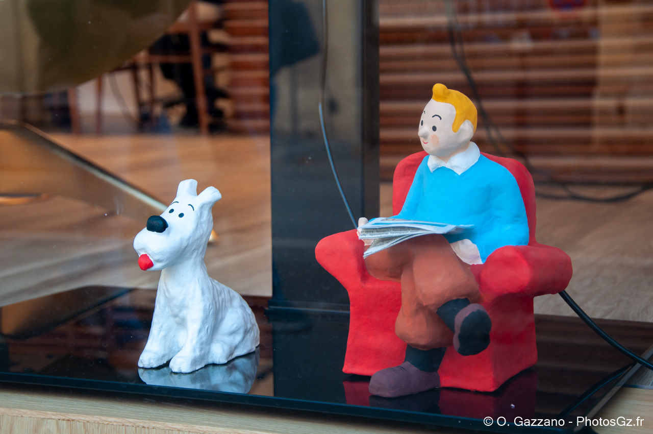 Tintin à la fenêtre
